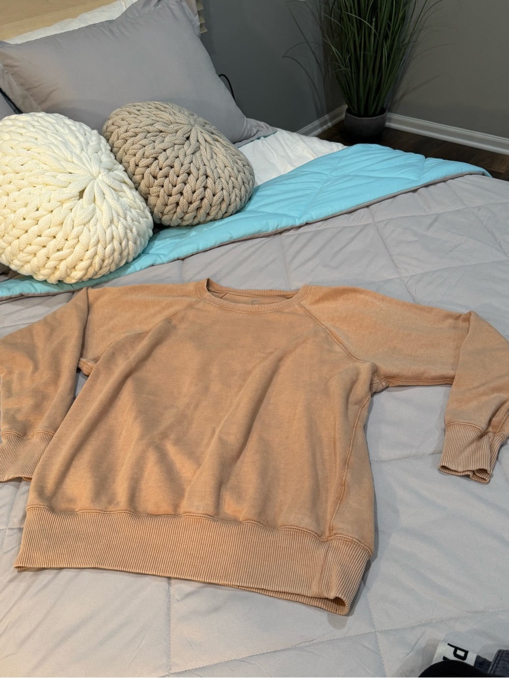 Women's lightweight crewneck sweatshirt from Aerie.